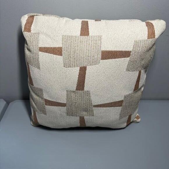 NEW Decorative Geometric Earth tones Throw Pillow with insert 18x18 - Picture 1 of 4